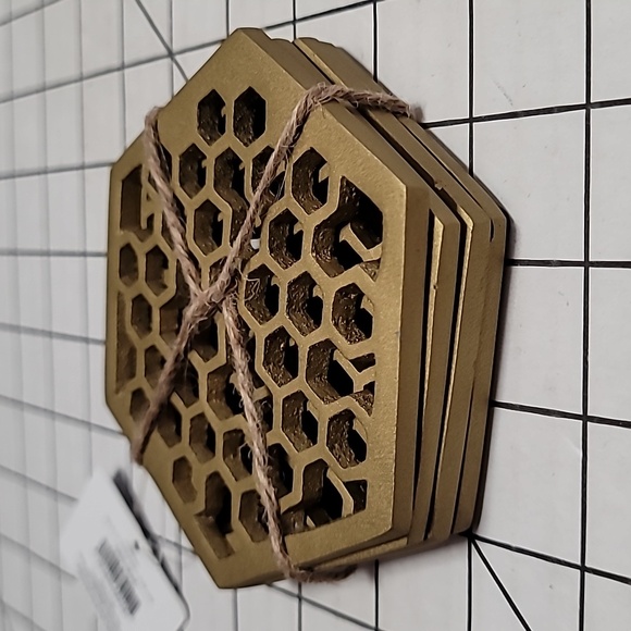 Set of 4 Metal Coasters, 4.5" at Widest, Approx..2" tall Honeycomb Pattern - Picture 4 of 11